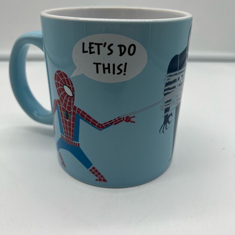 Marvel Spider-Men vs Venom 20 oz coffee mug